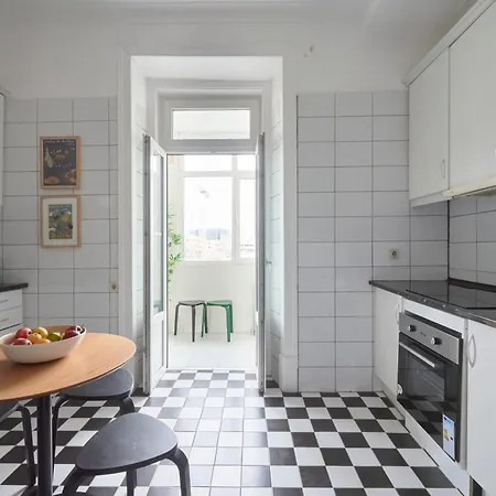 Bright Double In A Coliving 홈스테이