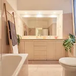 Bright Double In A Coliving Δωμάτια σε οικογενειακή κατοικία