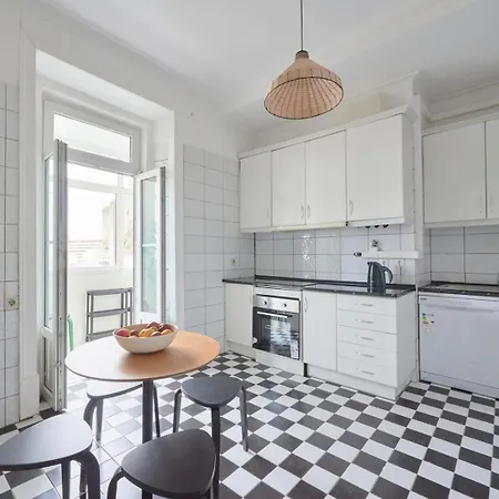 Bright Double In A Coliving Lisboa