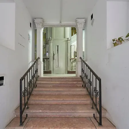 Bright Double In A Coliving Lejlighed Lisboa